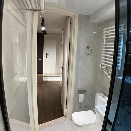 A Cozy And Comfortable Semi-Basement Apartment Tbilisi Exterior photo